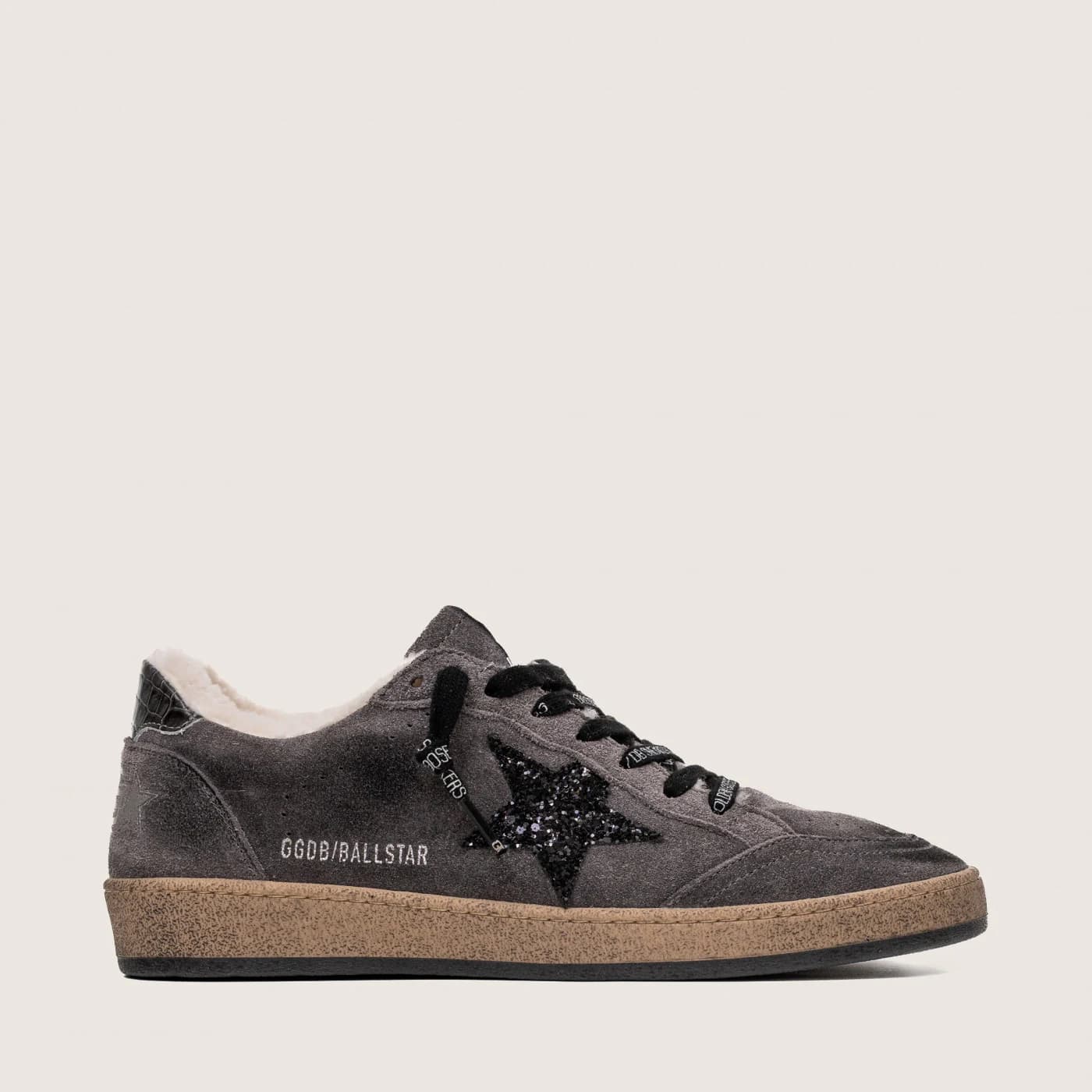 Женские кеды Зимние Golden Goose Ball Star / Замша серая / черная звезда цена 28 052 ₽ Женские кеды Зимние Golden Goose Ball Star / Замша серая / черная звезда цена 28 052 ₽ фото и описание в каталоге сайта goldengoose.moscow
