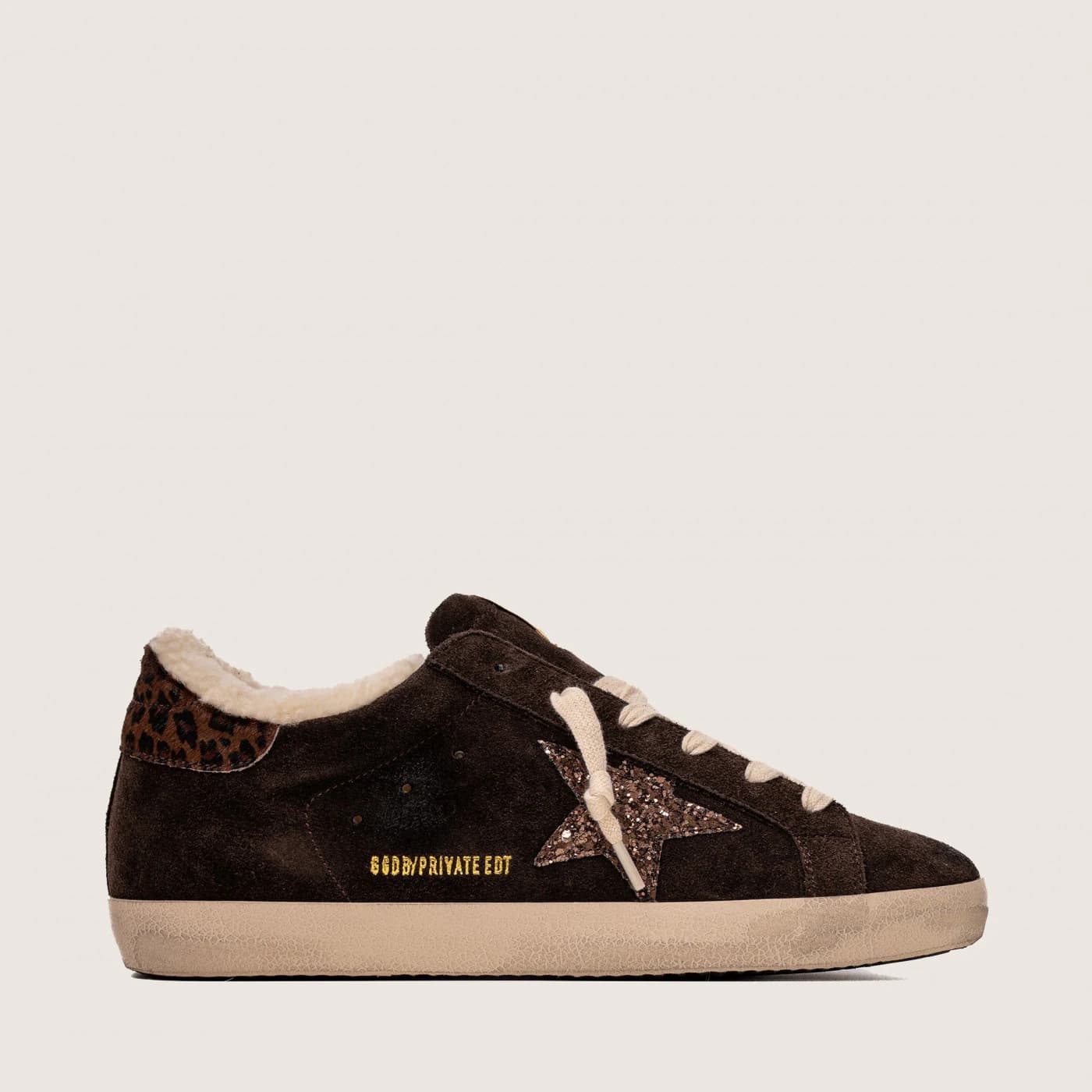 Женские кеды Зимние Golden Goose Super Star / Замша шоко / лео пятка цена 28 358 ₽ Женские кеды Зимние Golden Goose Super Star / Замша шоко / лео пятка цена 28 358 ₽ фото и описание в каталоге сайта goldengoose.moscow